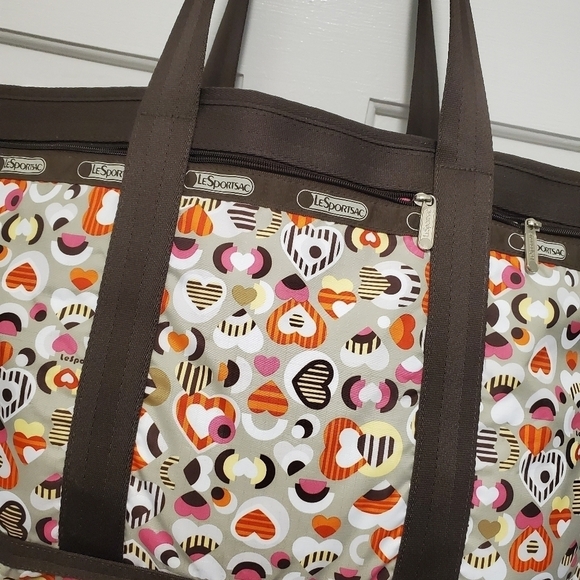 EC LeSportSac Hearts Everywhere Travel/Gym Bag, Lightweight Brown/Beige - Picture 6 of 10